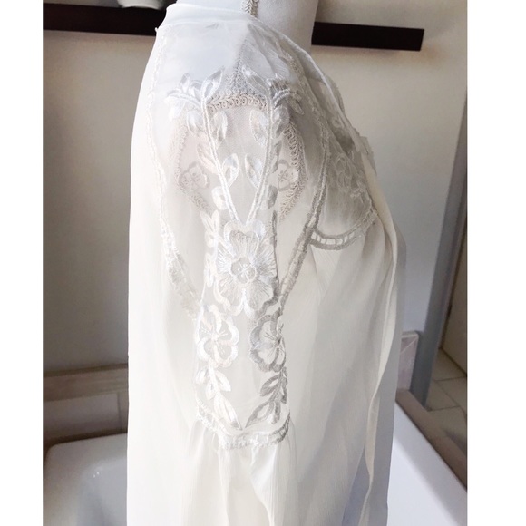 Romantic white sheer blouse - Picture 5 of 5